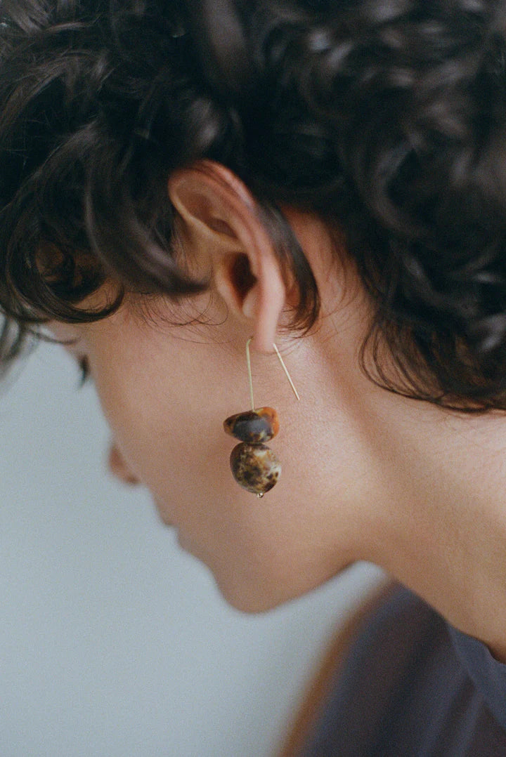 Temple Earth Wire Earrings Dark Horn Gold Filled