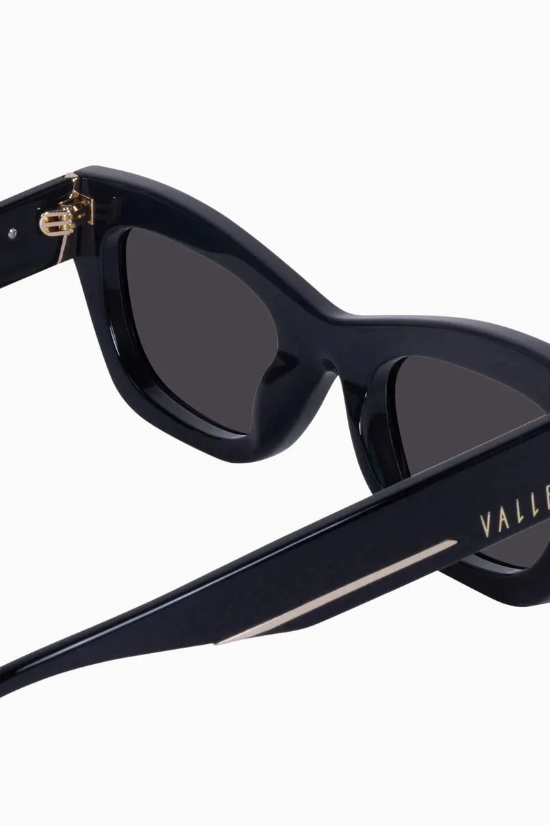 Delancey Gloss Black w. Gold Metal / Black Lens