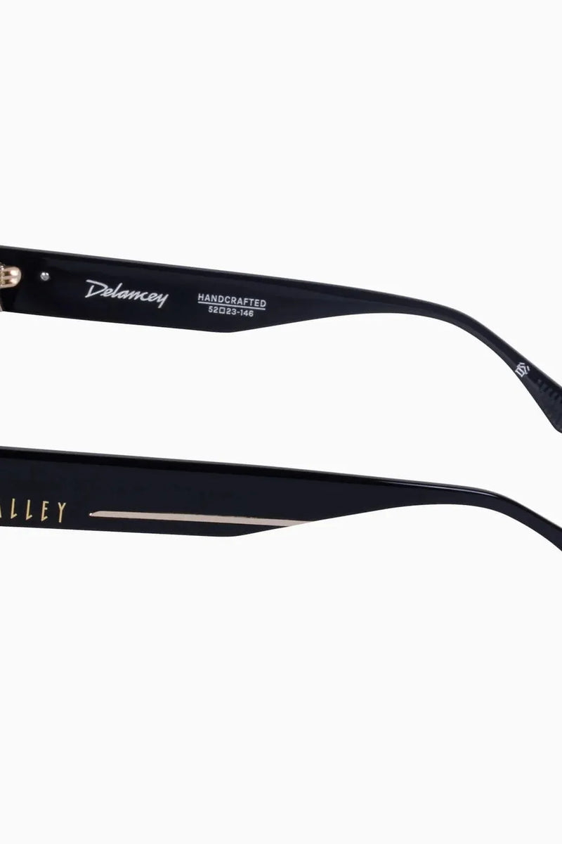 Delancey Gloss Black w. Gold Metal / Black Lens