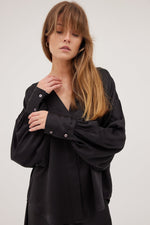 The Silk Shirt Black