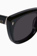 Tomahawk Gloss Black w. Gold Metal / Black Lens