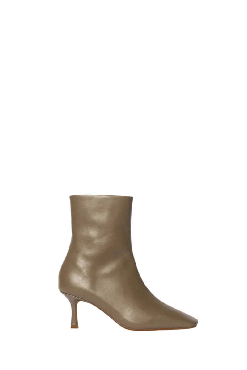 Voyage Boot Clove